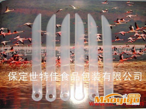 供應(yīng)世特佳多種型號(hào)塑料刀叉勺，價(jià)格0.04～0.38元一個(gè)。