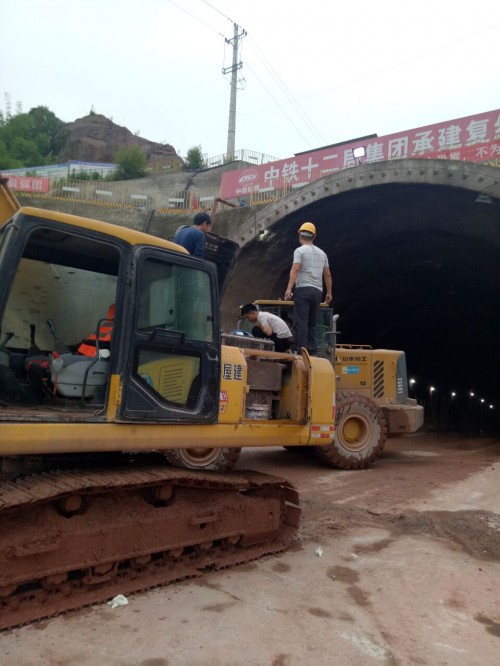 哈密市沃爾沃挖掘機(jī)維修專家一對(duì)一解答