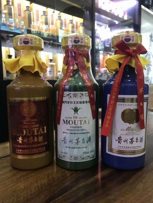 烏海回收整箱茅臺(tái)酒,回收鐵蓋茅臺(tái)酒華時(shí)報(bào)價(jià)